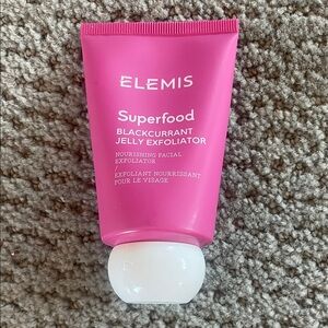 ELEMIS Superfood Blackcurrant Jelly Exfoliator - Vibrant Pink
